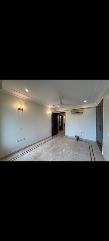 Room in 4 BHK Builder Floor at Greater Kailash I – for Rent