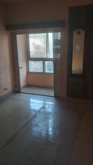 Room in 2.5 BHK Apartment at Mayur Vihar – for Sale