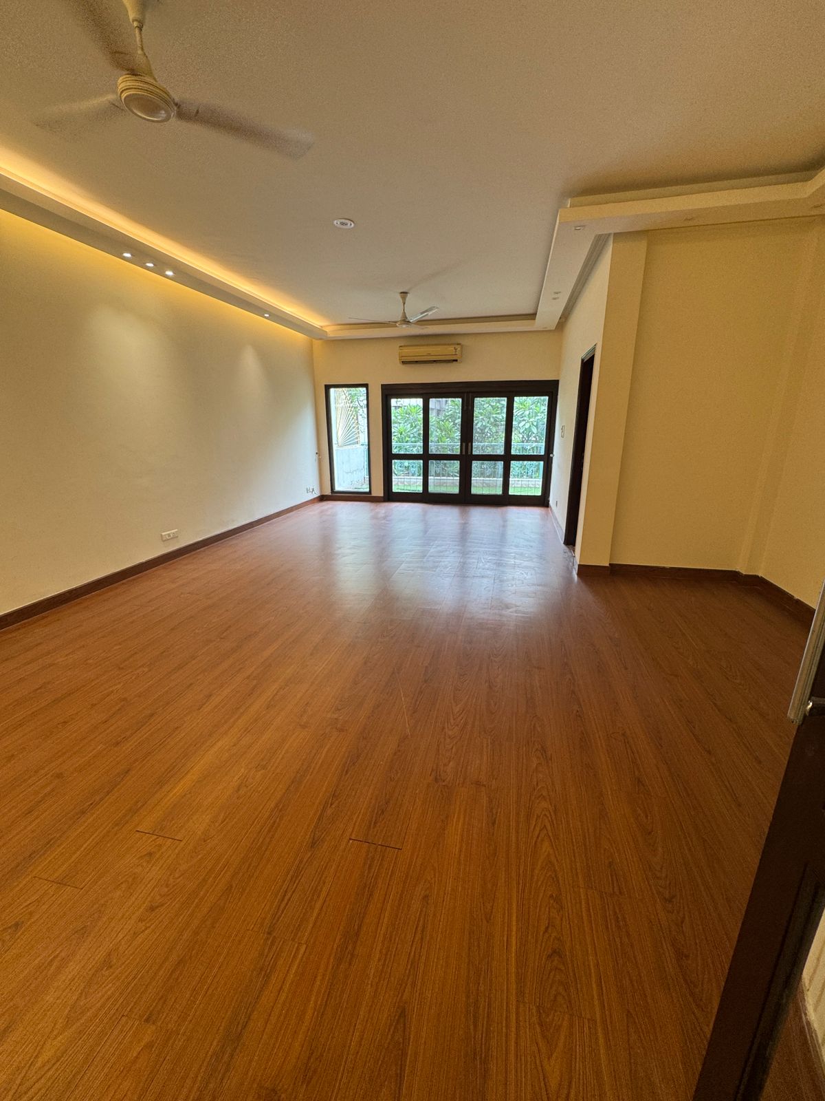 4 BHK + Pooja Room,Servant Room Builder Floor For Rent in New Friends Colony