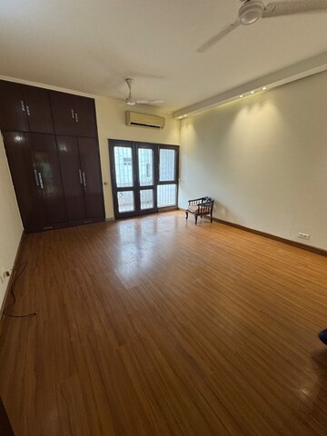 Room in 4 BHK Builder Floor at New Friends Colony – for Rent