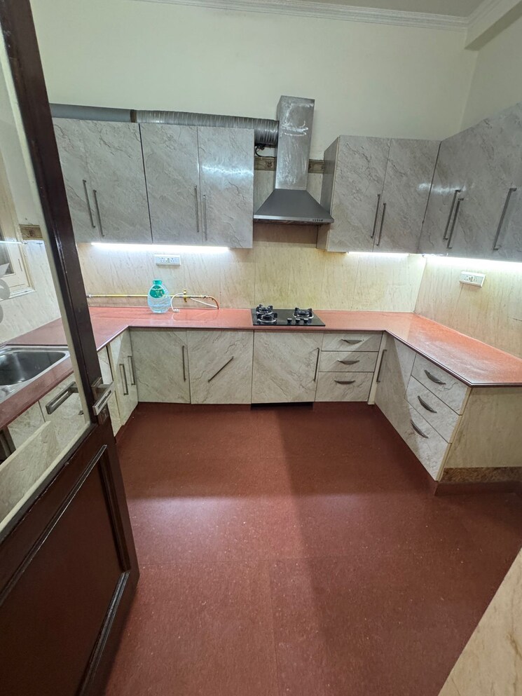 Kitchen, new friends colony 4 Bedroom 500 Sq.Yd. Builder Floor In New Friends Colony Delhi 8767916