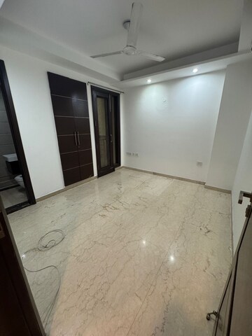 Room in 4 BHK Builder Floor at New Friends Colony – for Rent