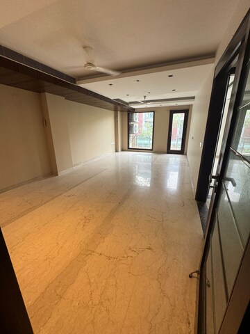 Room in 4 BHK Builder Floor at New Friends Colony – for Rent