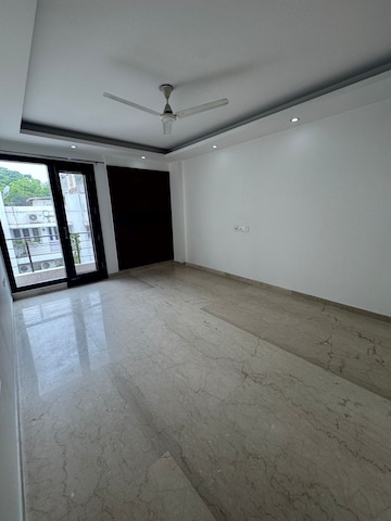 Room in 4 BHK Builder Floor at New Friends Colony – for Rent