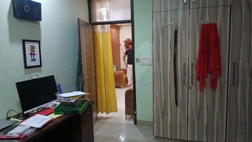 Bathroom in 2 BHK Builder Floor at Vaishali Sector 6 – for Rent
