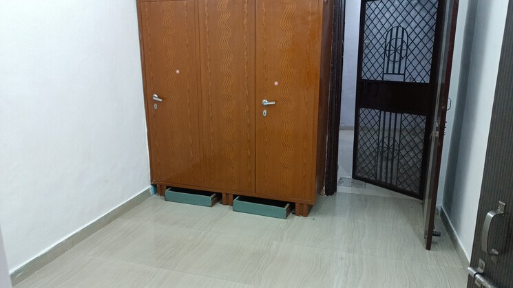 Room, vaishali sector 5 3 Bedroom 1250 Sq.Ft. Builder Floor In Vaishali Sector 5 Ghaziabad 8767974