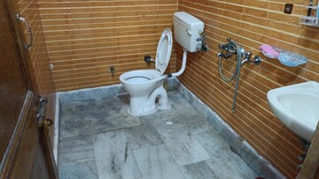 Bathroom in 2 BHK Builder Floor at Vaishali Sector 5 – for Rent