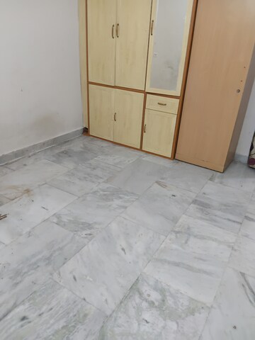 Room in 3 BHK Apartment at Khajaguda – for Rent