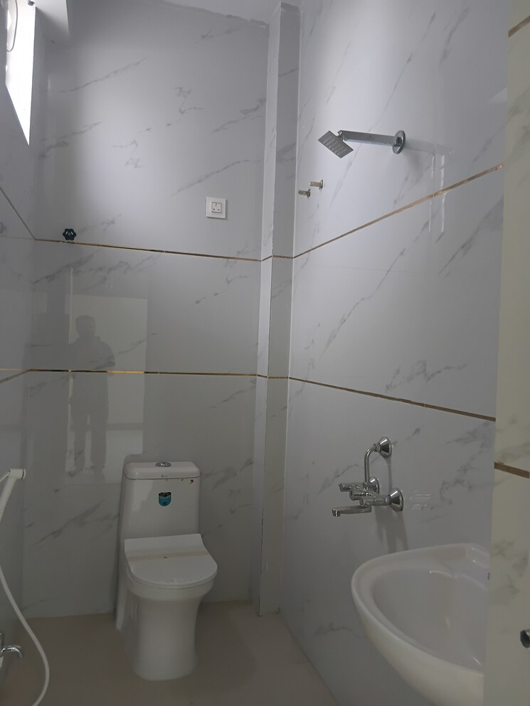 Bathroom, manikonda 3 Bedroom 1940 Sq.Ft. Apartment In Manikonda Hyderabad 8767995