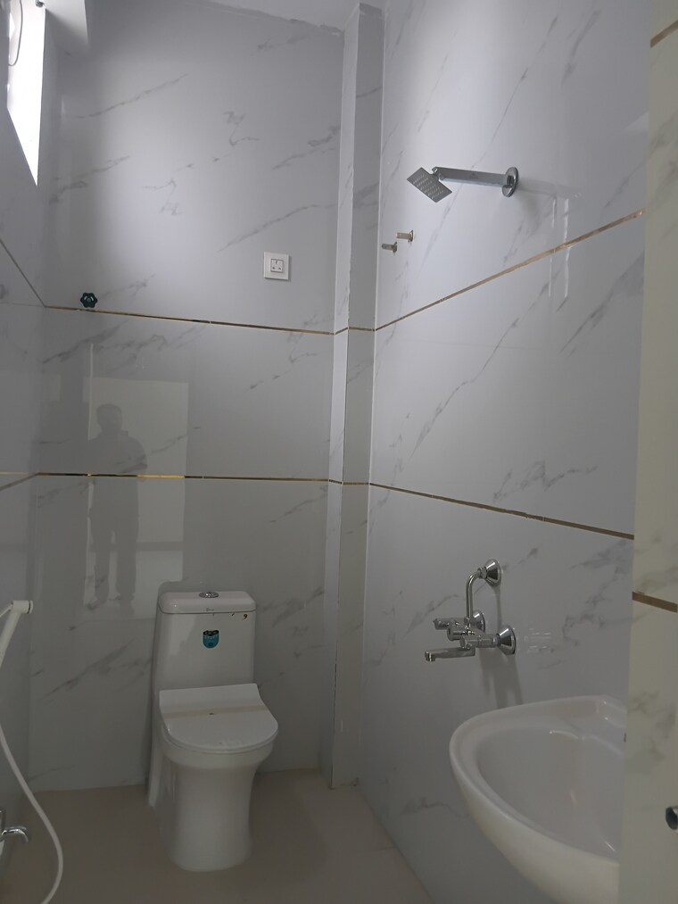 Bathroom, manikonda 3 Bedroom 1940 Sq.Ft. Apartment In Manikonda Hyderabad 8767995