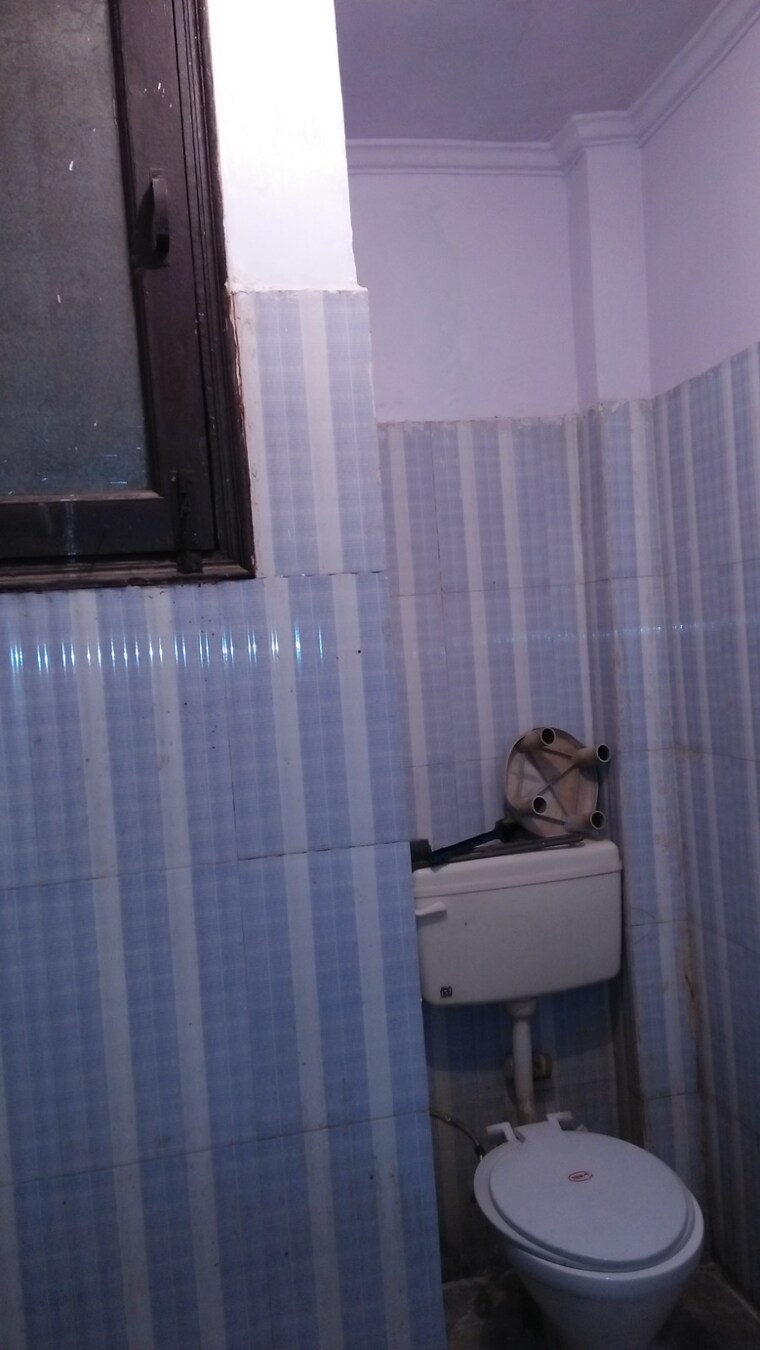 Bathroom, vaishali sector 3 1 Bedroom 380 Sq.Ft. Builder Floor In Vaishali Sector 3 Ghaziabad 8767999