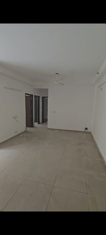 Room in 4 BHK Apartment at Antriksh Golf View, Sector 78 – for Rent