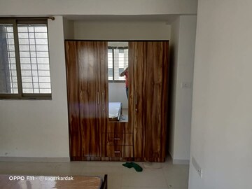 Room in 1.5 BHK Apartment at Lodha Splendora, Ghodbunder Road – for Rent