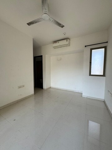 3 BHK Apartment For Rent in Lodha Splendora, Ghodbunder Road
