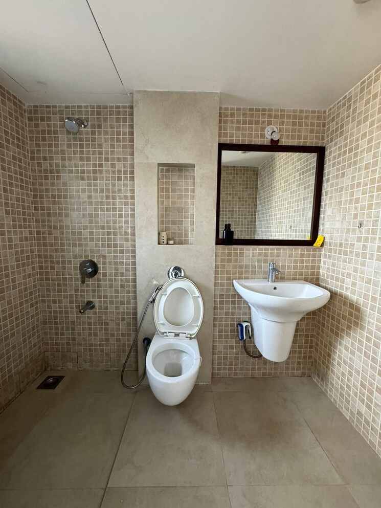 Bathroom, lodha-splendora 3 Bedroom 1124 Sq.Ft. Apartment In Ghodbunder Road Thane 8768052