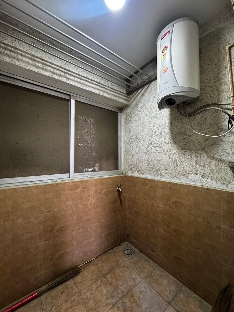 Bathroom, lodha-splendora 3 Bedroom 1164 Sq.Ft. Apartment In Ghodbunder Road Thane 8768054