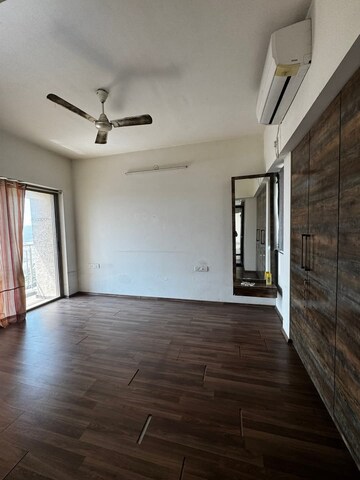 Room in 3 BHK Apartment at Lodha Splendora, Ghodbunder Road – for Rent