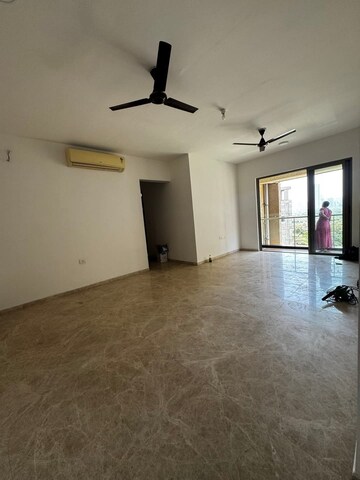 Room in 3 BHK Apartment at Lodha Splendora, Ghodbunder Road – for Rent
