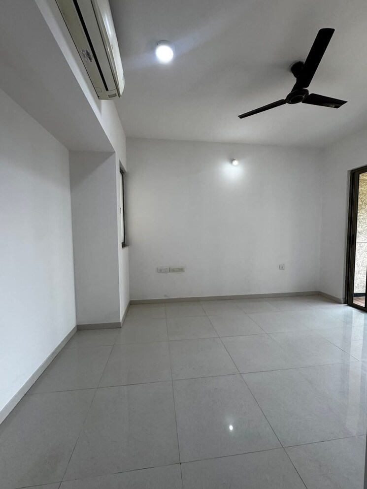 Room, lodha-splendora 3 Bedroom 1124 Sq.Ft. Apartment In Ghodbunder Road Thane 8768058