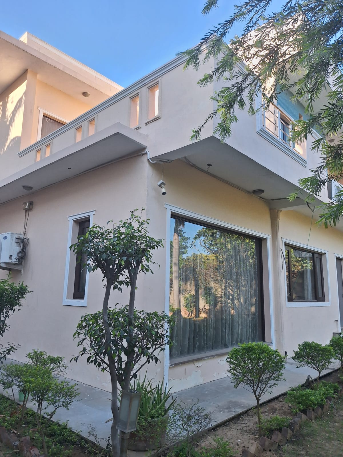 6+ BHK + Servant Room Villa For Sale in Satbari