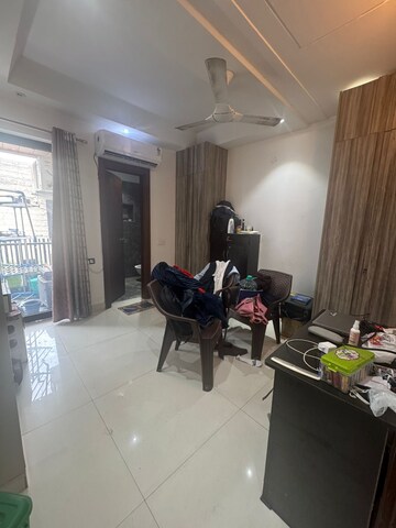 Room in 3 BHK Builder Floor at Gyan Khand I – for Rent