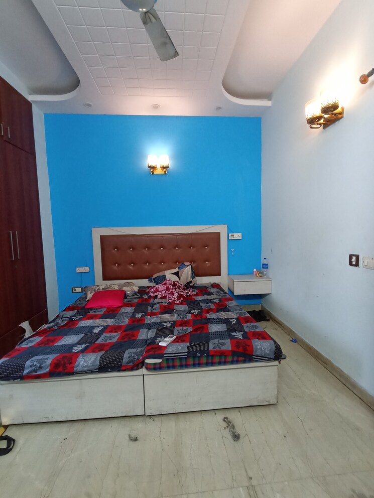 Bedroom, navbharat-apartments 2.5 Bedroom 1000 Sq.Ft. Apartment In Paschim Vihar Delhi 8768084