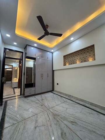 Room in 2 BHK Builder Floor at Gyan Khand I – for Sale