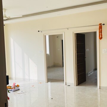 Room in 3 BHK Builder Floor at Aura Homes, High Ground – for Rent