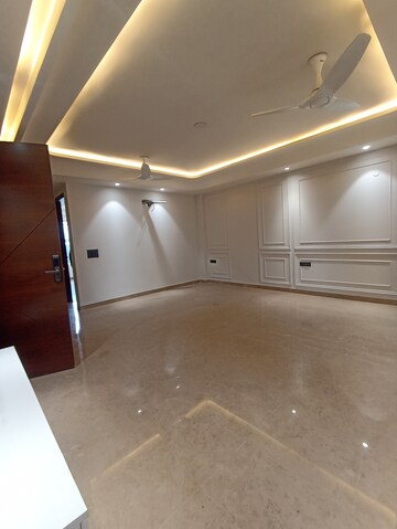 Furnished Amenities in 3 BHK Apartment at Navbharat Apartments, Paschim Vihar – for Rent