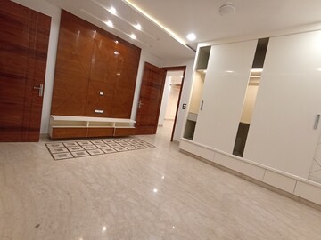 Room in 3 BHK Apartment at Navbharat Apartments, Paschim Vihar – for Rent
