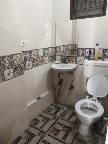 Master Bedroom in 1.5 BHK Builder Floor at RWA Apartments, Sector 31 – for Rent