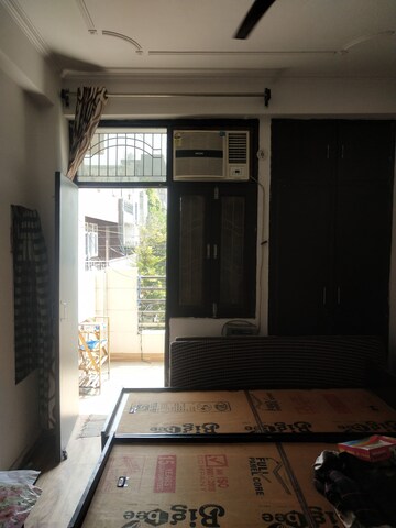 Living Room in 1.5 BHK Builder Floor at RWA Apartments, Sector 31 – for Rent