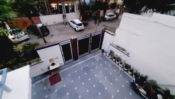 Master Bedroom in 3 BHK Independent House at Sector 5 – for Rent