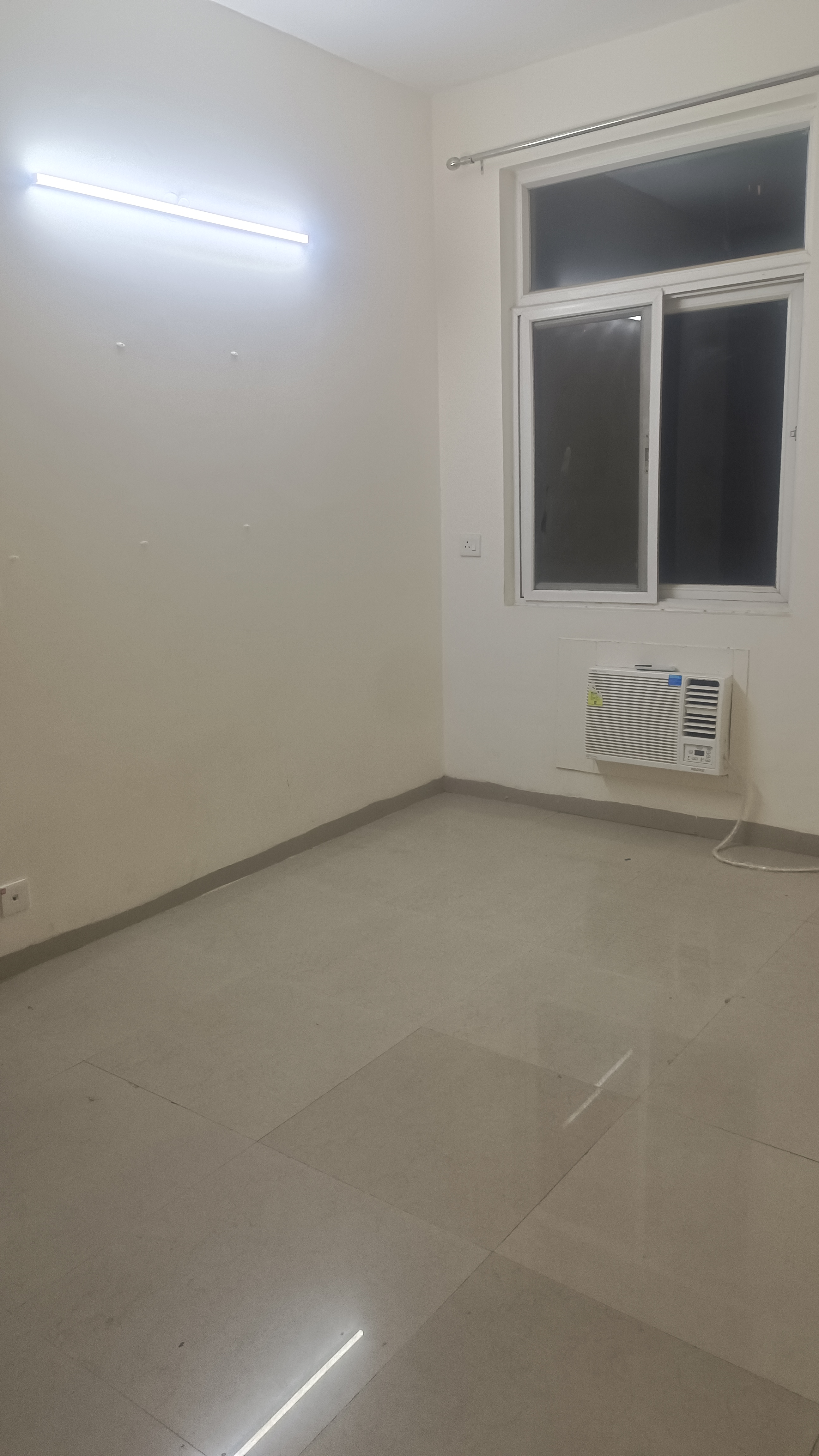 3.5 BHK + Pooja Room,Servant Room 2000 Sq.Ft. Apartment in Rohtas Plumeria