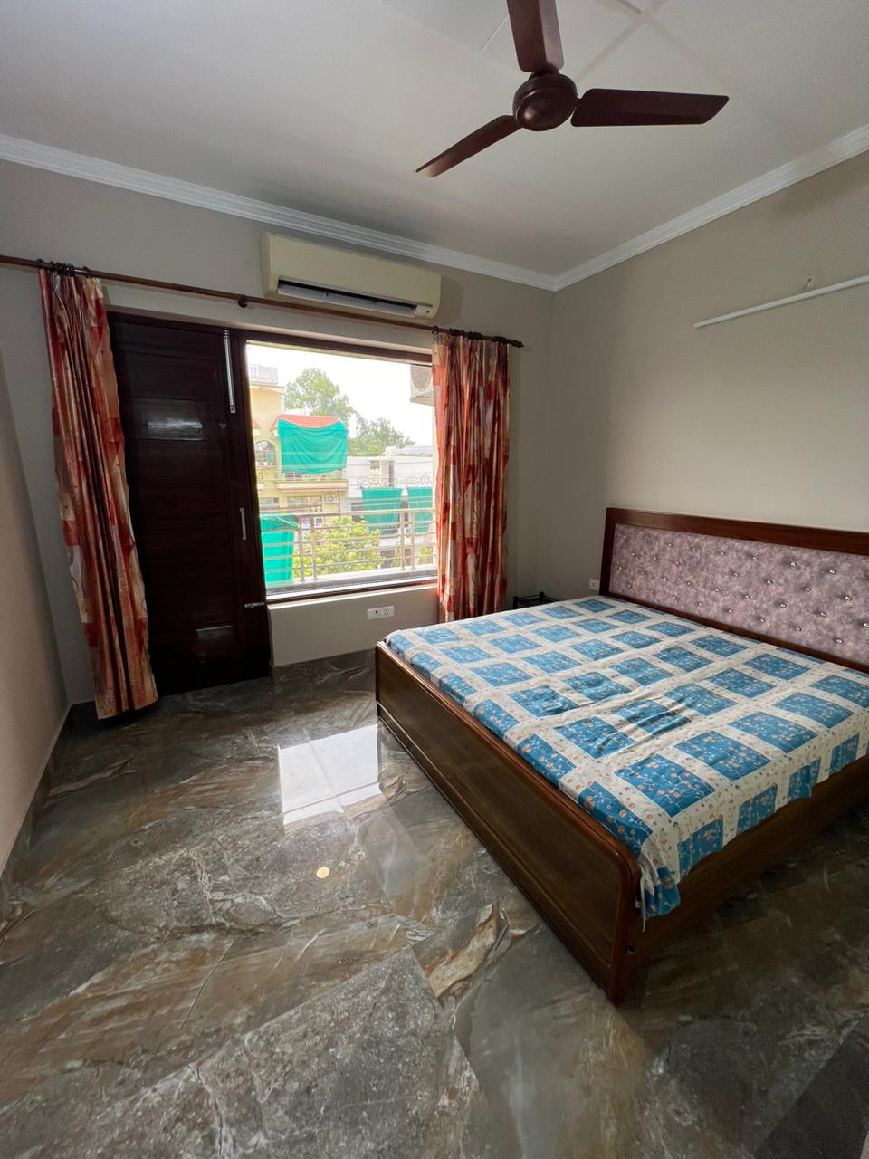 2 BHK Builder Floor For Rent in Sector 10A