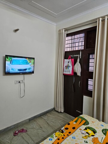 Parking in 2 BHK Builder Floor at Sector 10a – for Rent