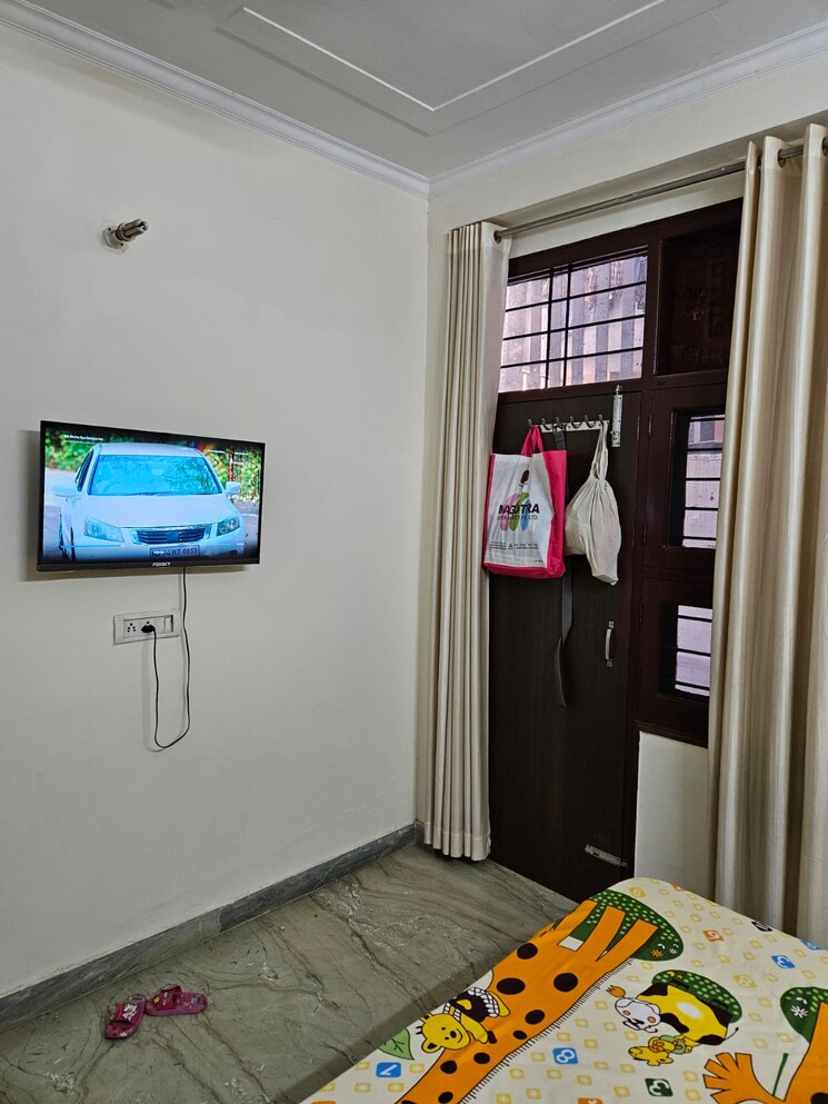  Parking, sector 10a 2 Bedroom 1950 Sq.Ft. Builder Floor In Sector 10a Gurgaon 8768116