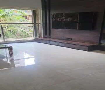 Living Room in 3.5 BHK Apartment at Matunga East – for Sale