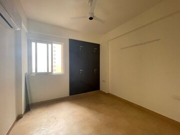 Room in 3 BHK Builder Floor at Eldeco Aurum, Omicron I Greater Noida – for Rent