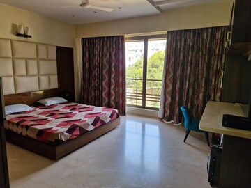 Bedroom in 4 BHK Apartment at Indiranagar – for Rent