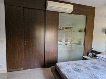 Room in 4 BHK Apartment at Indiranagar – for Rent