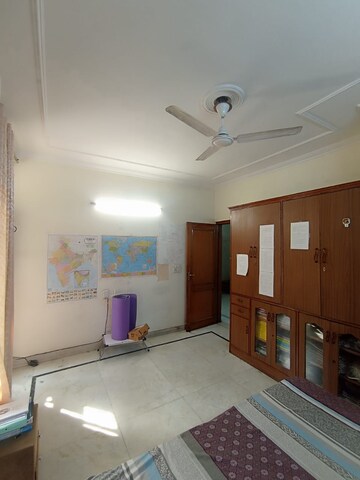 Room in 3 BHK Builder Floor at West Patel Nagar – for Rent