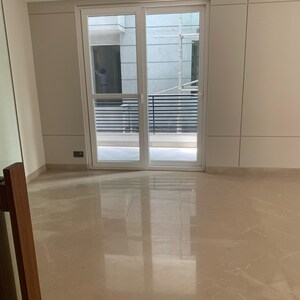 Room in 4 BHK Builder Floor at Hauz Khas Enclave – for Sale