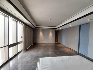 Room in 5 BHK Apartment at Lodha Trump Tower, Worli – for Rent