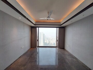 Room in 5 BHK Apartment at Lodha Trump Tower, Worli – for Rent