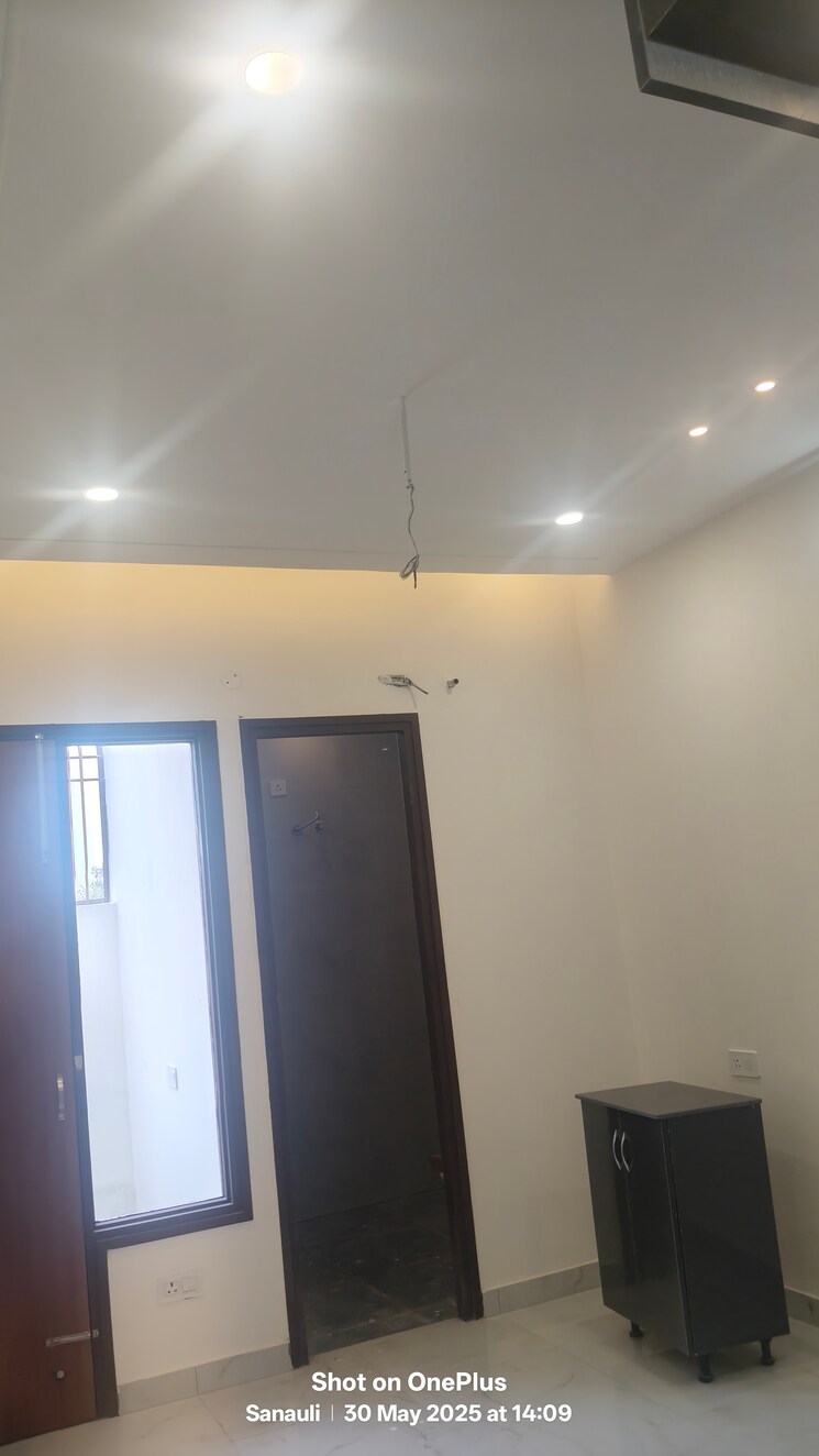 Room, ambala highway 3 Bedroom 118 Sq.Yd. Apartment In Ambala Highway Zirakpur 8768286