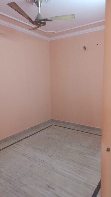 Room in 2 BHK Builder Floor at Lajpat Nagar – for Rent