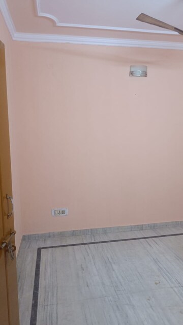 Room in 2 BHK Builder Floor at Lajpat Nagar – for Rent