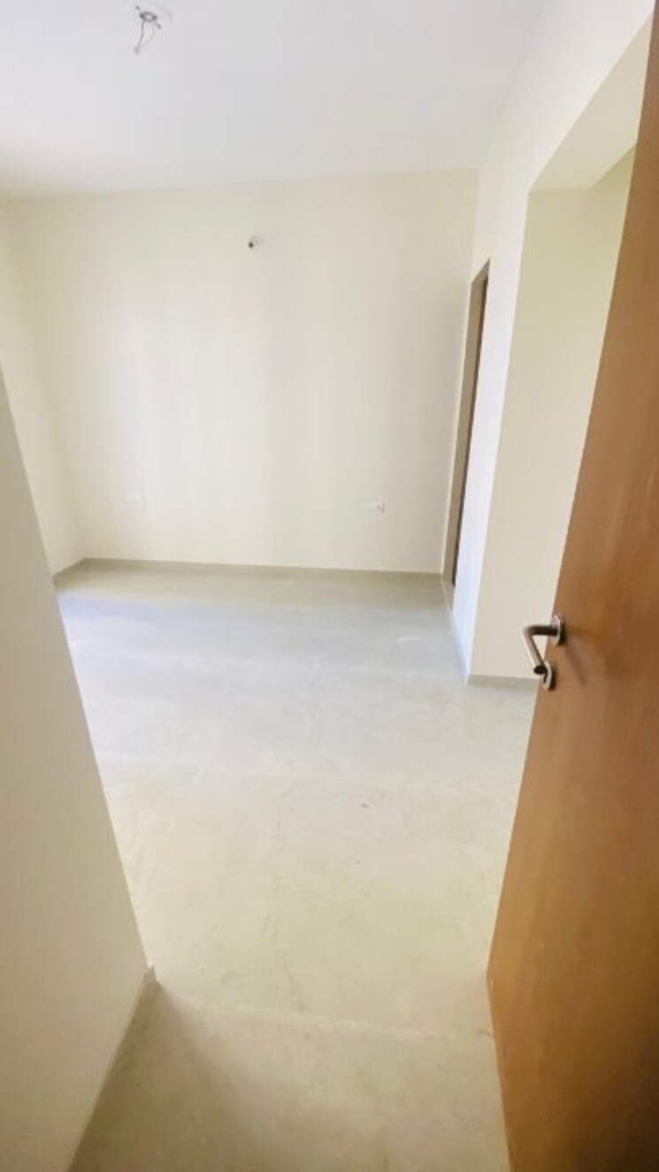 Room, dosti-west-county-phase-4-dosti-pine 1.5 Bedroom 564 Sq.Ft. Apartment In Balkum Pada Thane 8720164