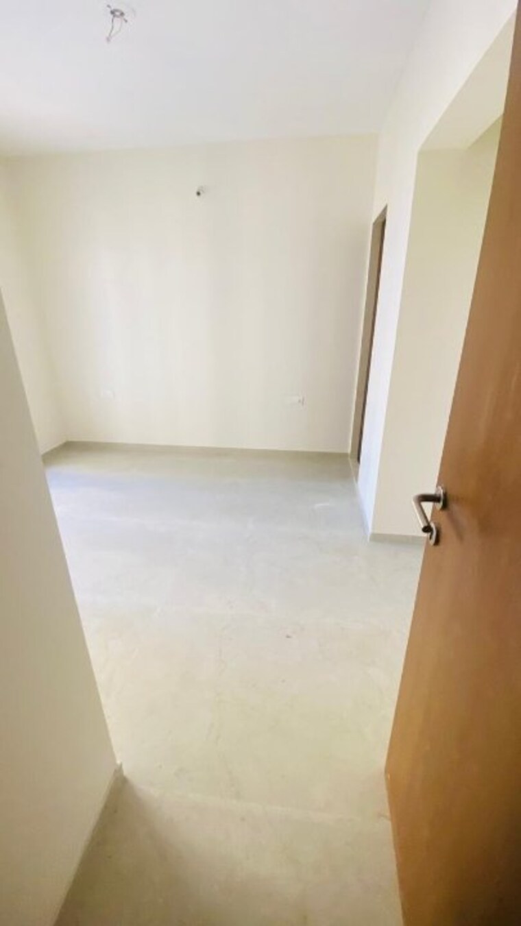 Room, dosti-west-county-phase-4-dosti-pine 1.5 Bedroom 564 Sq.Ft. Apartment In Balkum Pada Thane 8720164